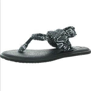 Brand new Sanuk yoga sling snake print comfy sandals sz 8